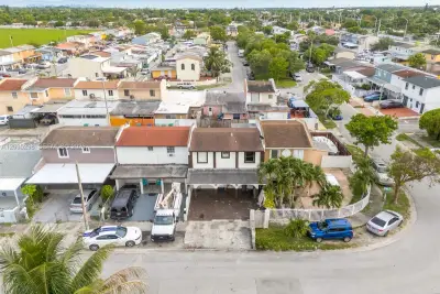 4522 NW 194th St, Miami Gardens: photo 1 of 36