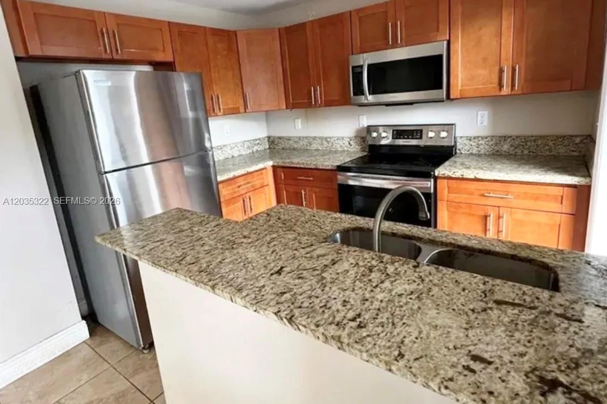 1999 NW 5th Pl #2, Miami: photo 1 of 5