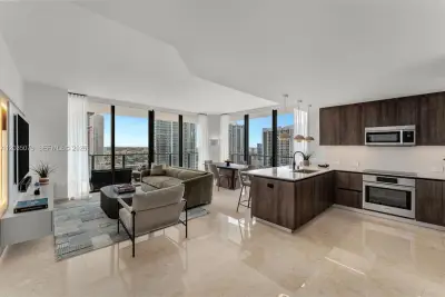 68 SE 6th St #2612, Miami: photo 1 of 44