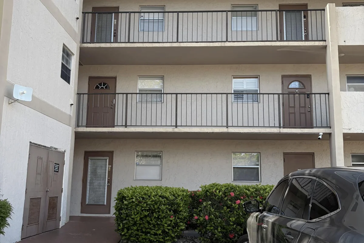 8311 Sands Point Blvd #106, Tamarac: photo 1 of 25