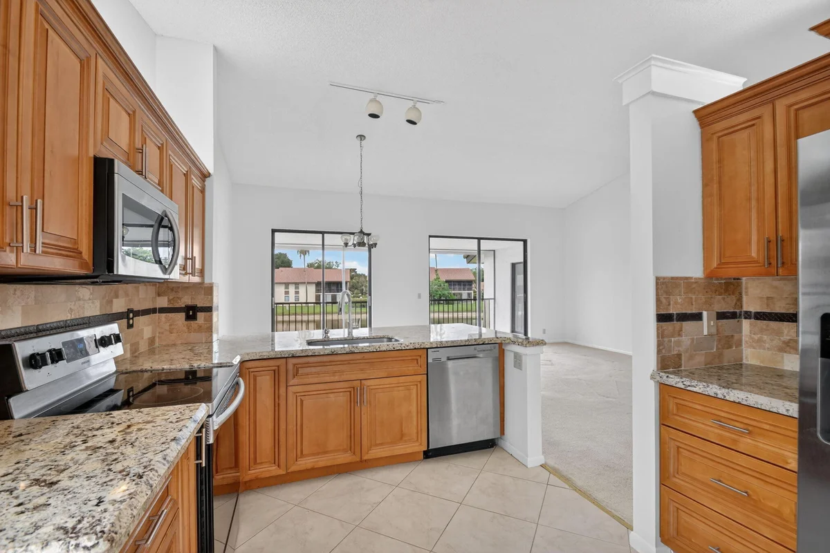 10231 N Circle Lake Dr #201, Boynton Beach: photo 1 of 77