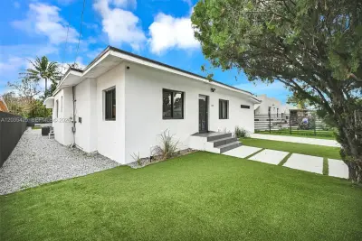 112 NW 53rd St, Miami: photo 1 of 72