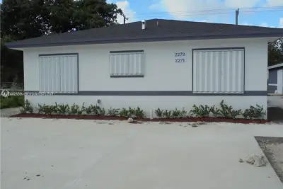 2271/2273 NW 66th St, Miami: photo 1 of 25