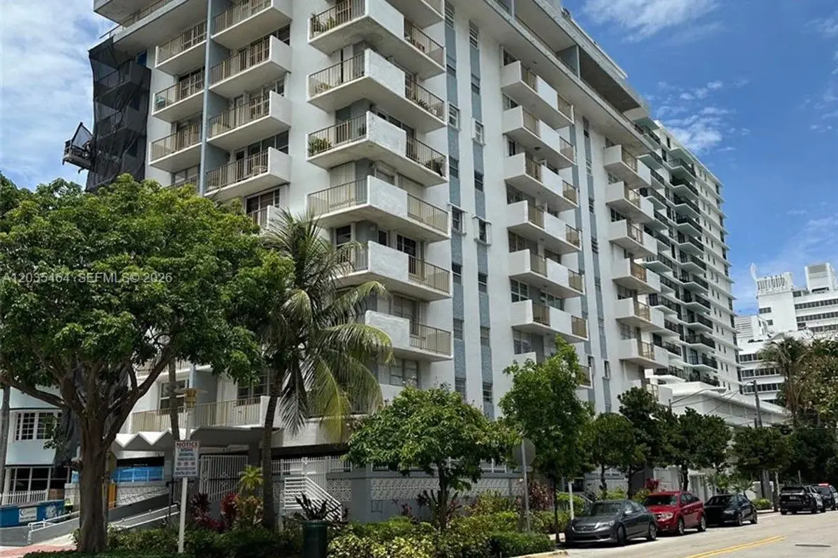 245 18th St #401, Miami Beach: photo 1 of 31