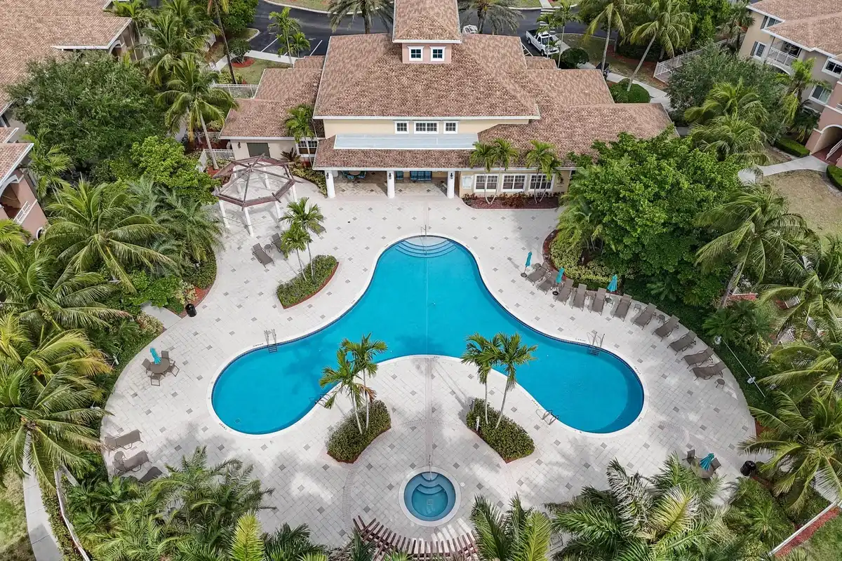 6556 Emerald Dunes Dr #302, West Palm Beach: photo 1 of 32
