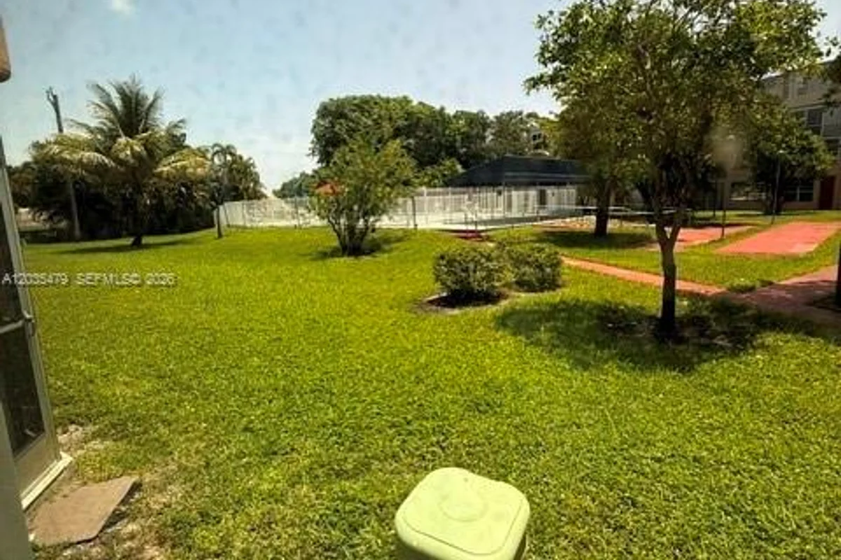 1501 NE 191st St #C107, Miami: photo 1 of 21