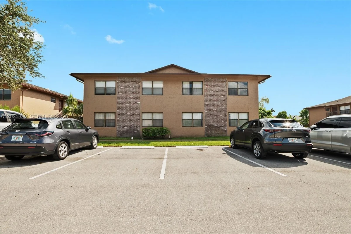 10053 Winding Lake Rd #101, Sunrise: photo 1 of 25