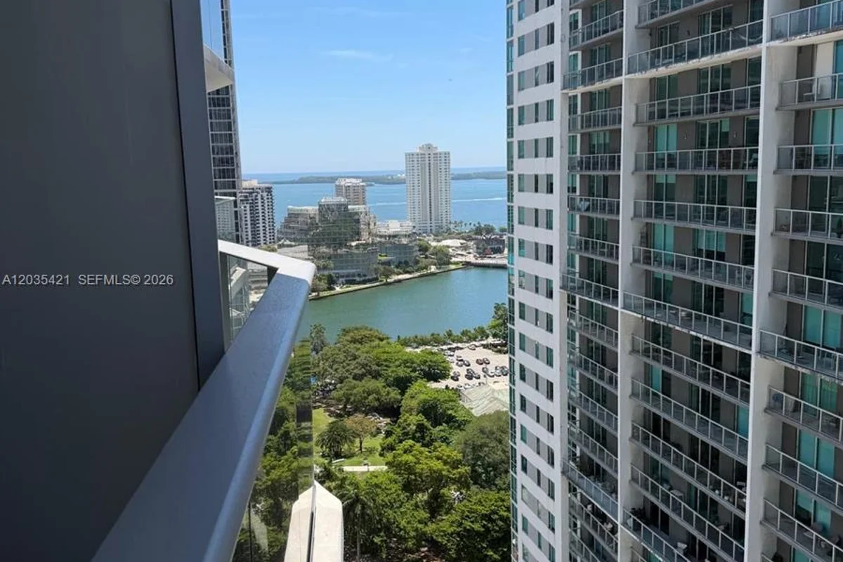 77 SE 5th #2512, Miami: photo 1 of 19