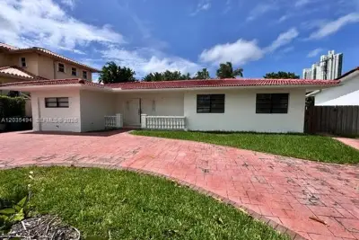 215 187th St, Sunny Isles Beach: photo 1 of 2