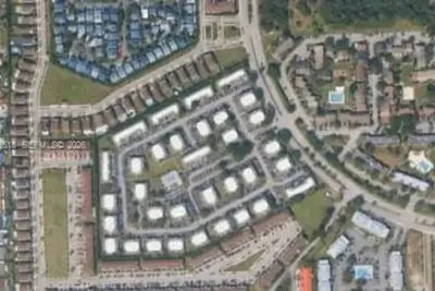 486 NE 210th Cir Ter #204-29, Miami: photo 1 of 2