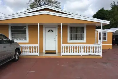 10040 NW 8th Ave, Miami: photo 1 of 20