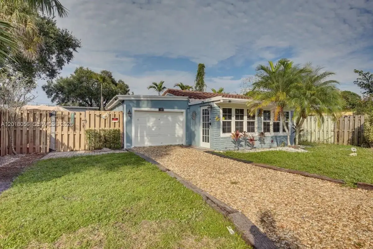 1237 SW 28th St, Fort Lauderdale: photo 1 of 21