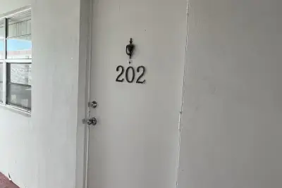 1321 NW 43rd Ave #202, Lauderhill: photo 1 of 37
