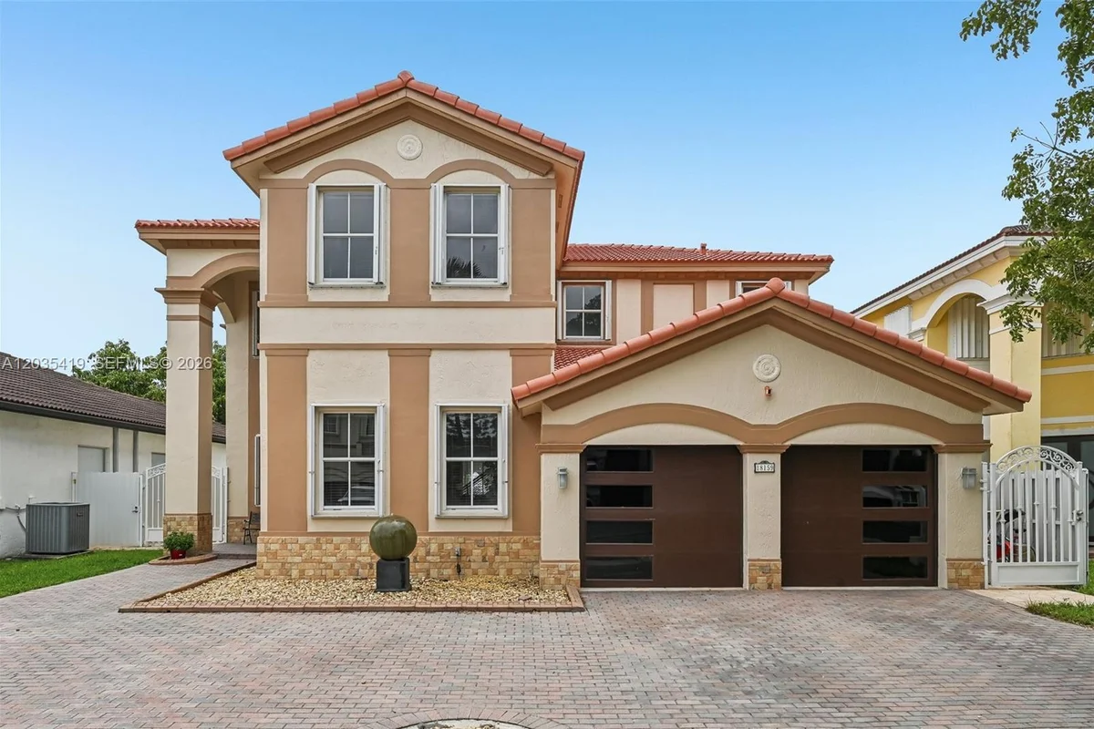 18159 NW 90th Ave, Hialeah: photo 1 of 57