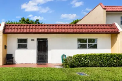 102 Lake Anne Dr, West Palm Beach: photo 1 of 42