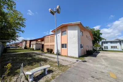 19080 NE 3rd Ct #311, Miami: photo 1 of 16
