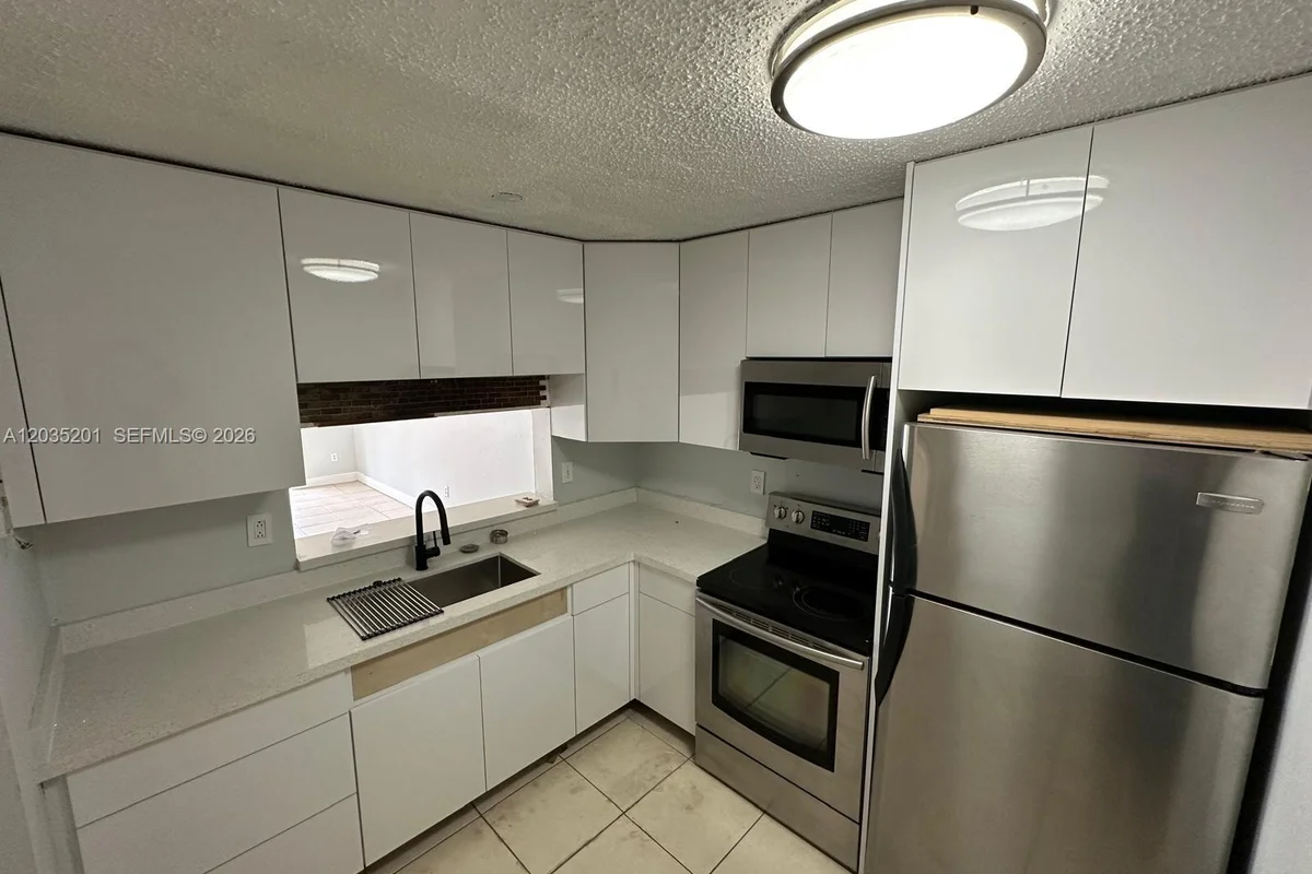 484 NW 165th St Rd #A-109, Miami: photo 1 of 3