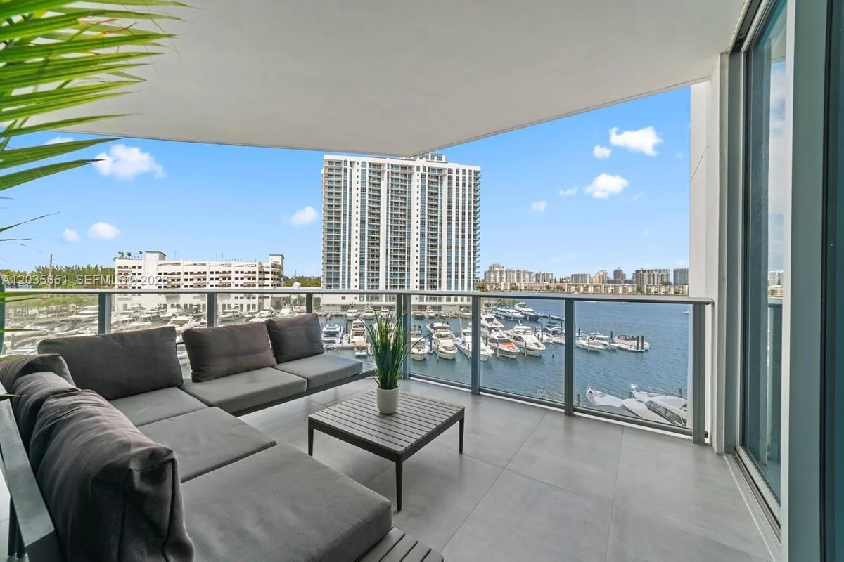 17111 Biscayne Blvd #503, North Miami Beach: photo 1 of 24