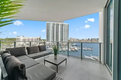 17111 Biscayne Blvd #503, North Miami Beach: photo 1 of 24