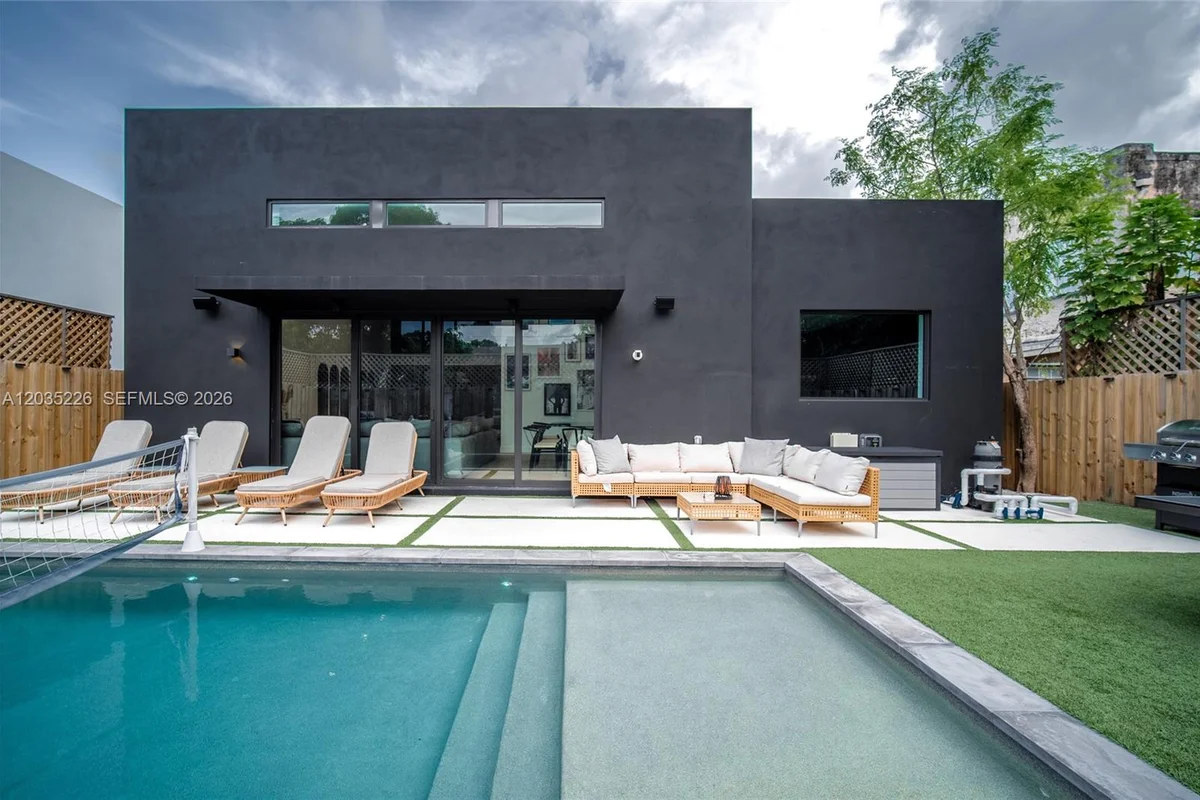 243 NW 42nd St, Miami: photo 1 of 75