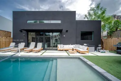 243 NW 42nd St, Miami: photo 1 of 75