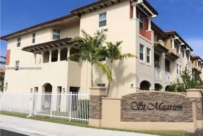8900 NW 97th Ave #212, Doral: photo 1 of 27