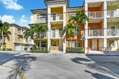 2707 NE 184th Ter, Aventura: photo 1 of 19