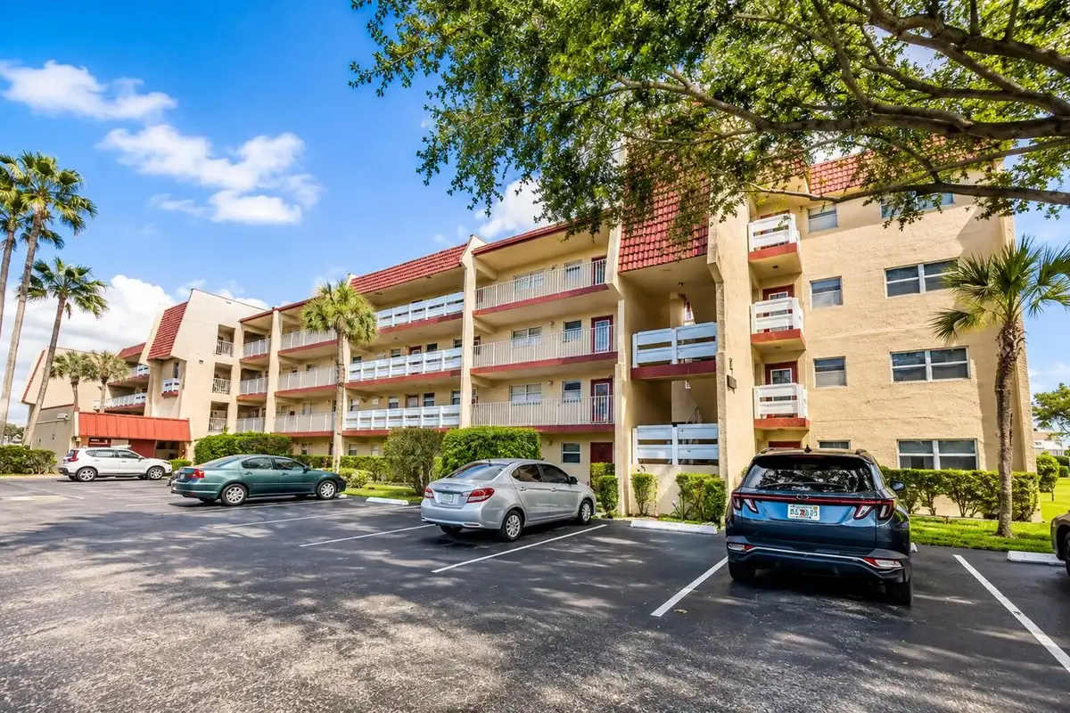 1050 Country Club Dr #303, Margate: photo 1 of 25