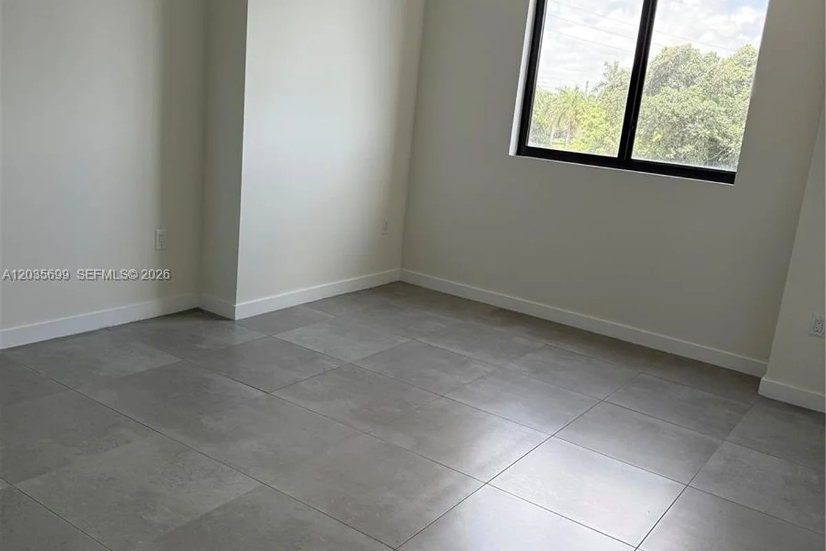 16395 Biscayne Blvd #318, North Miami Beach: photo 1 of 35