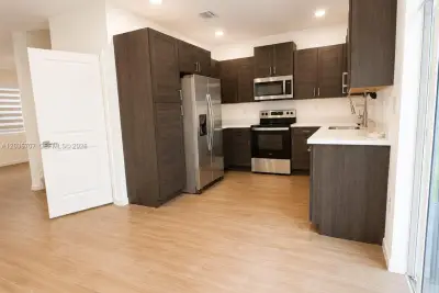 2459 SE 10th St, Homestead: photo 1 of 17