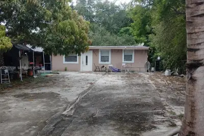1725 NW 111th St, Miami: photo 1 of 1
