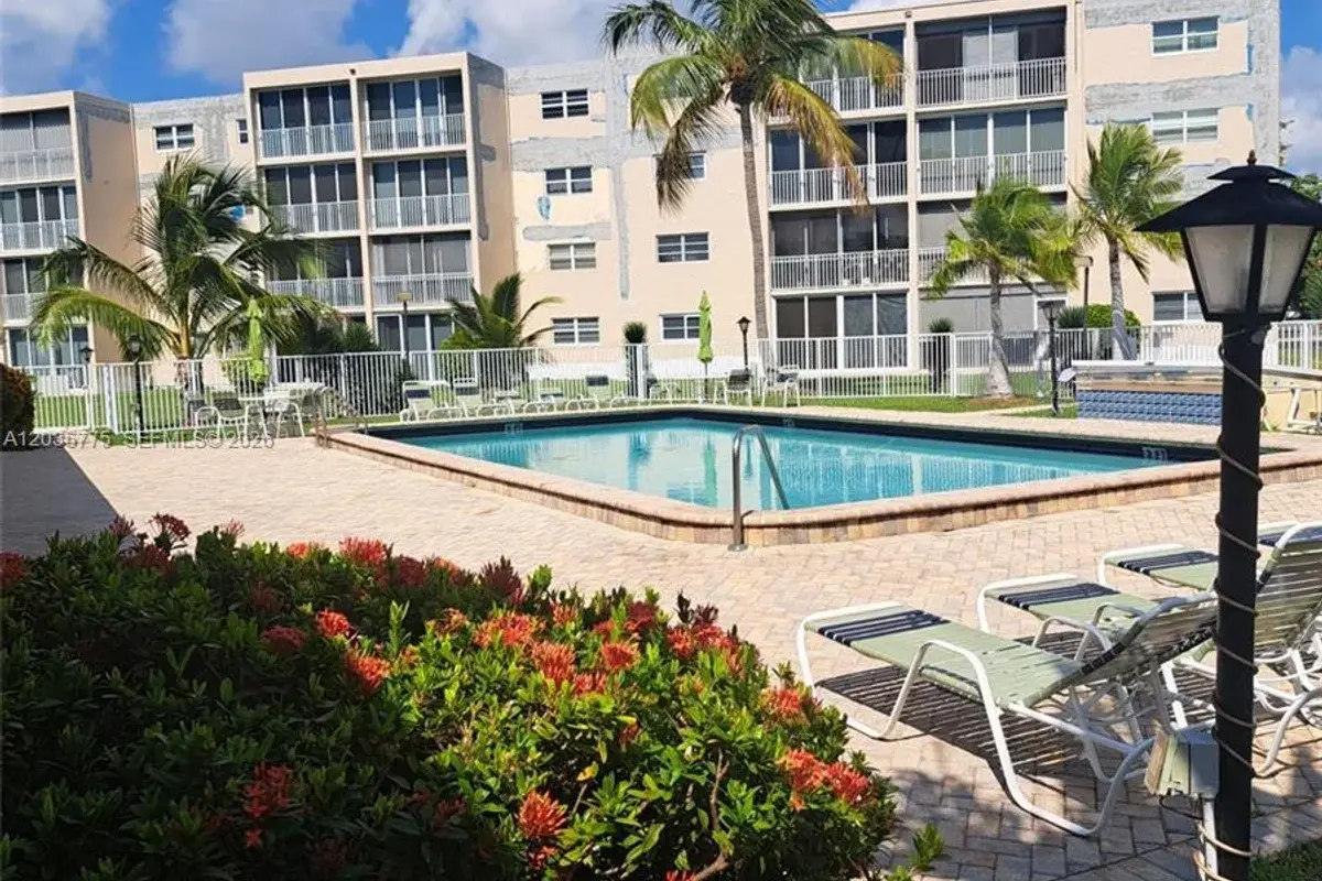 1024 SE 3rd Ave #304, Dania Beach: photo 1 of 19