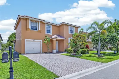 6124 NW 40th St, Coral Springs: photo 1 of 23