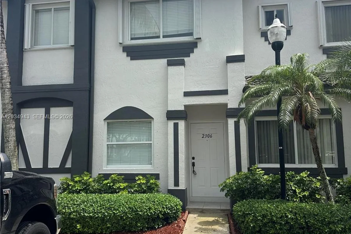 2306 SE 23rd Ave, Homestead: photo 1 of 15