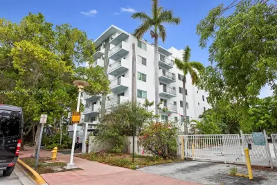 1820 James Ave #2F, Miami Beach: photo 1 of 21