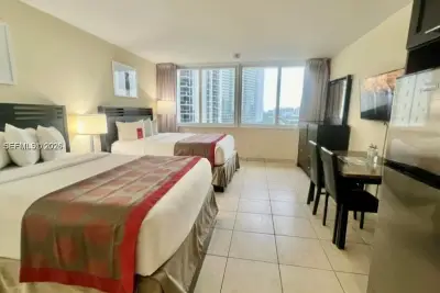19201 Collins Ave #942, Sunny Isles Beach: photo 1 of 40