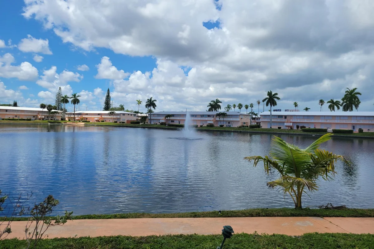 1015 SW 11th Ave #12k, Hallandale Beach: photo 1 of 8