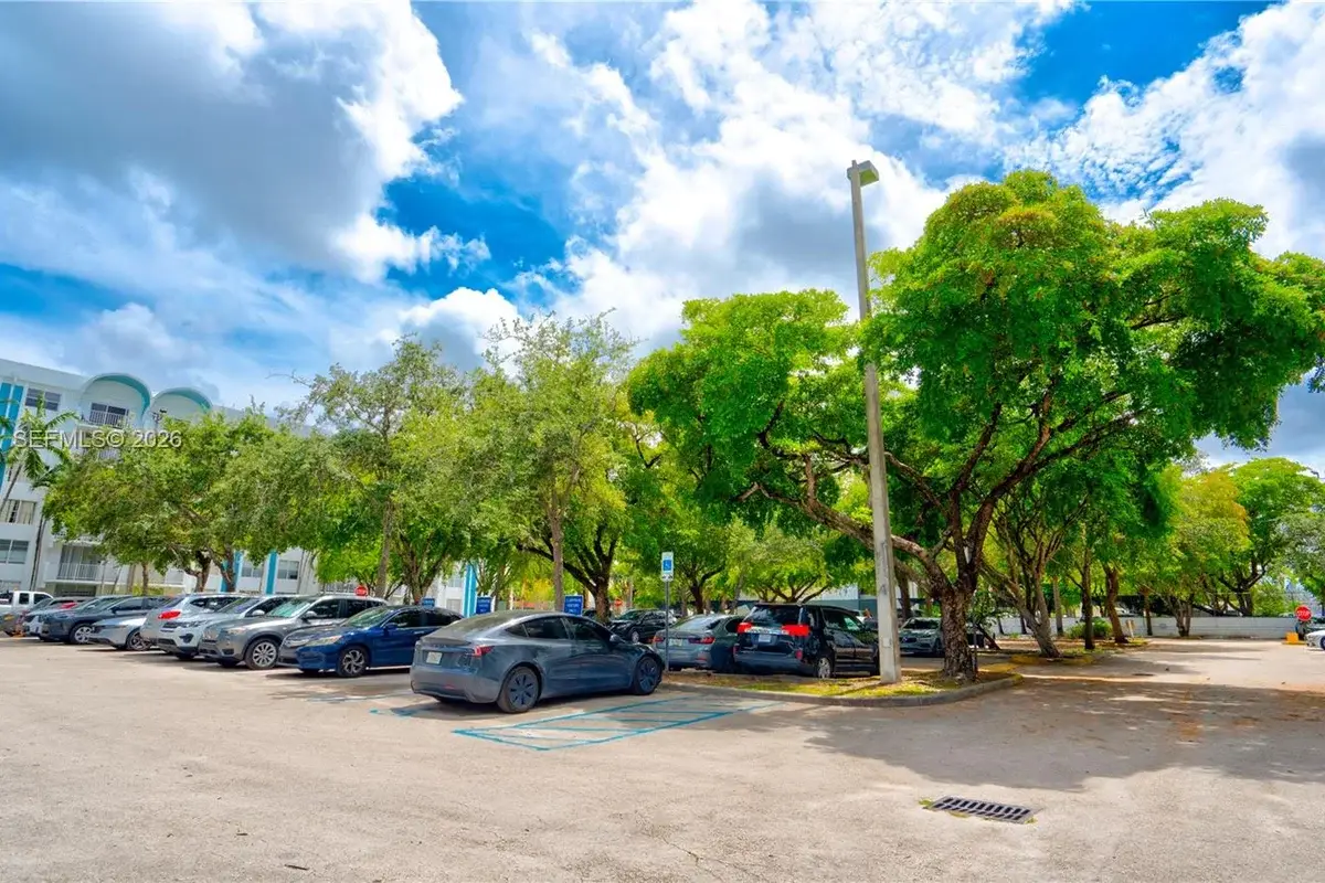 Condo in Miami: photo 1 of 75