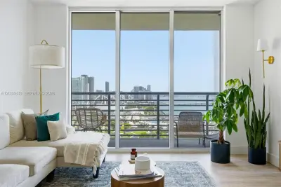 325 S Biscayne Blvd #4022, Miami: photo 1 of 50