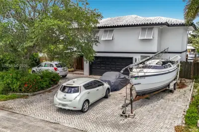 2216 NE 18th Ave, Wilton Manors: photo 1 of 98