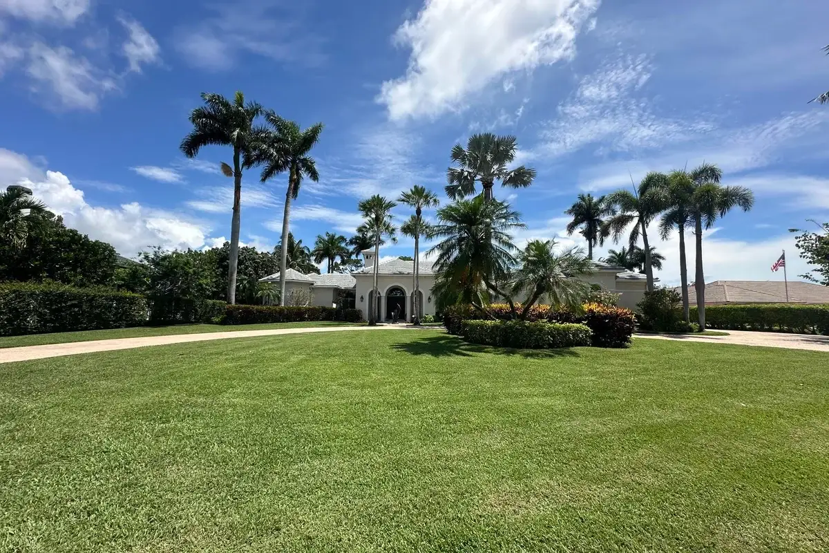 645 Atlantis Estates Way, Atlantis: photo 1 of 29