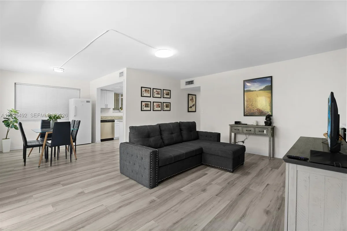 1601 Bay Rd #7, Miami Beach: photo 1 of 12