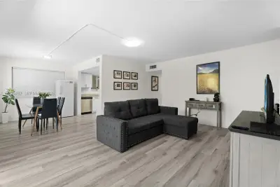 1601 Bay Rd #7, Miami Beach: photo 1 of 12