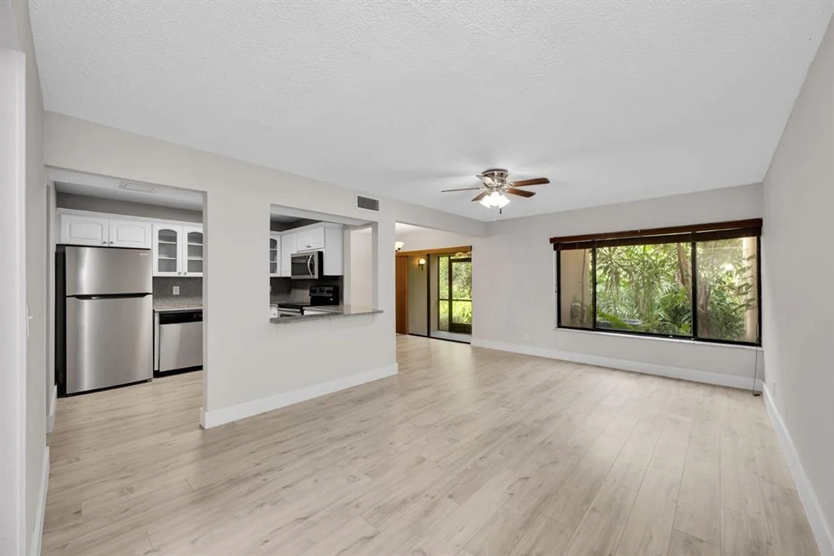 1169 NW 13th St #1, Boca Raton: photo 2 of 11