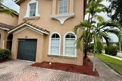 2462 SE 15th Ct, Homestead: photo 1 of 23