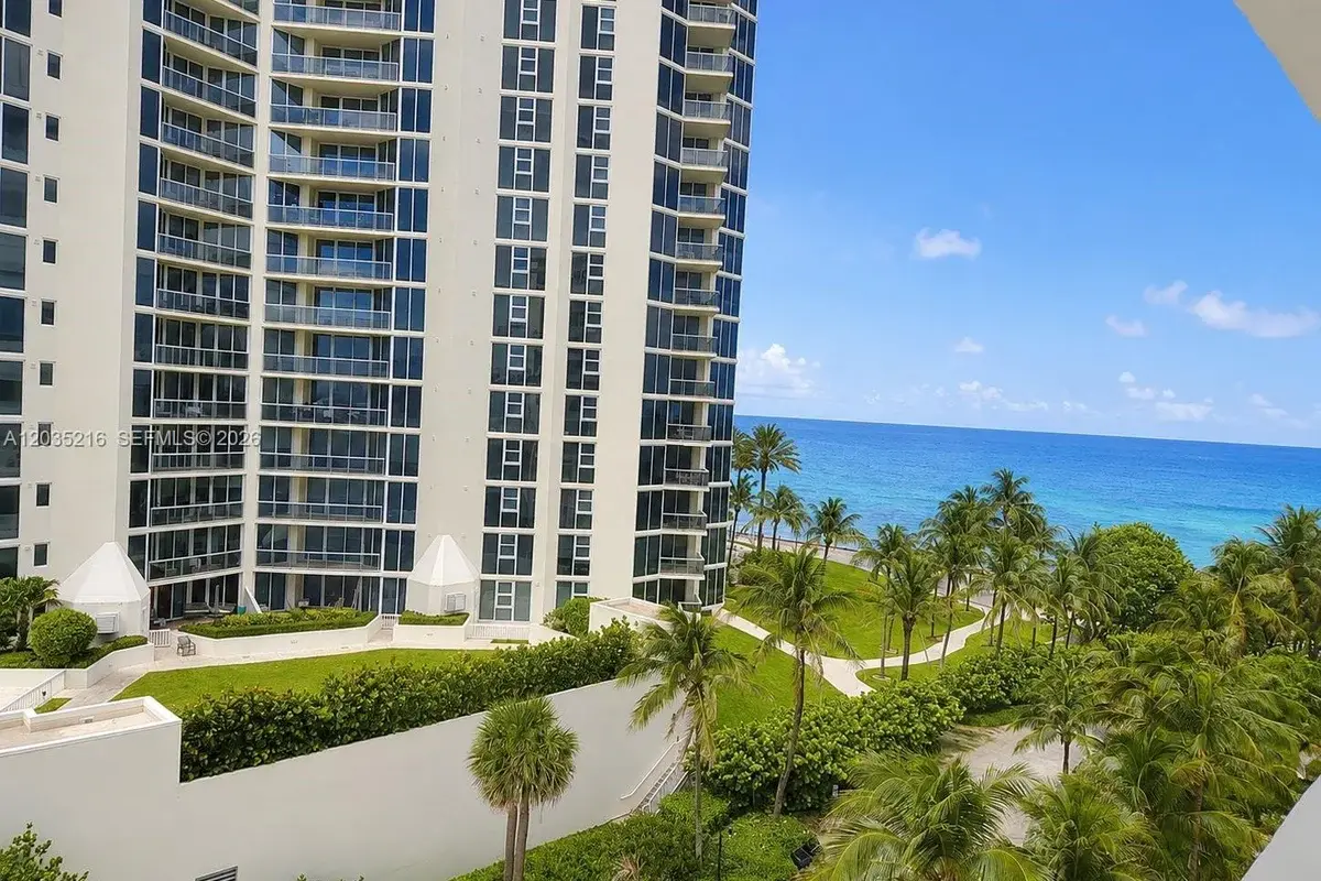 19201 Collins Ave #527, Sunny Isles Beach: photo 1 of 9