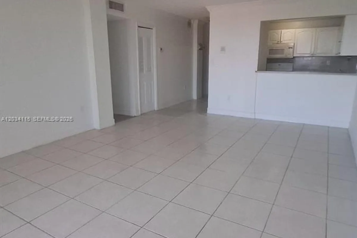6940 Miami Gardens Dr #1-522, Hialeah: photo 1 of 12