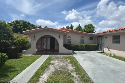 830 W 75th St #1, Hialeah: photo 1 of 6