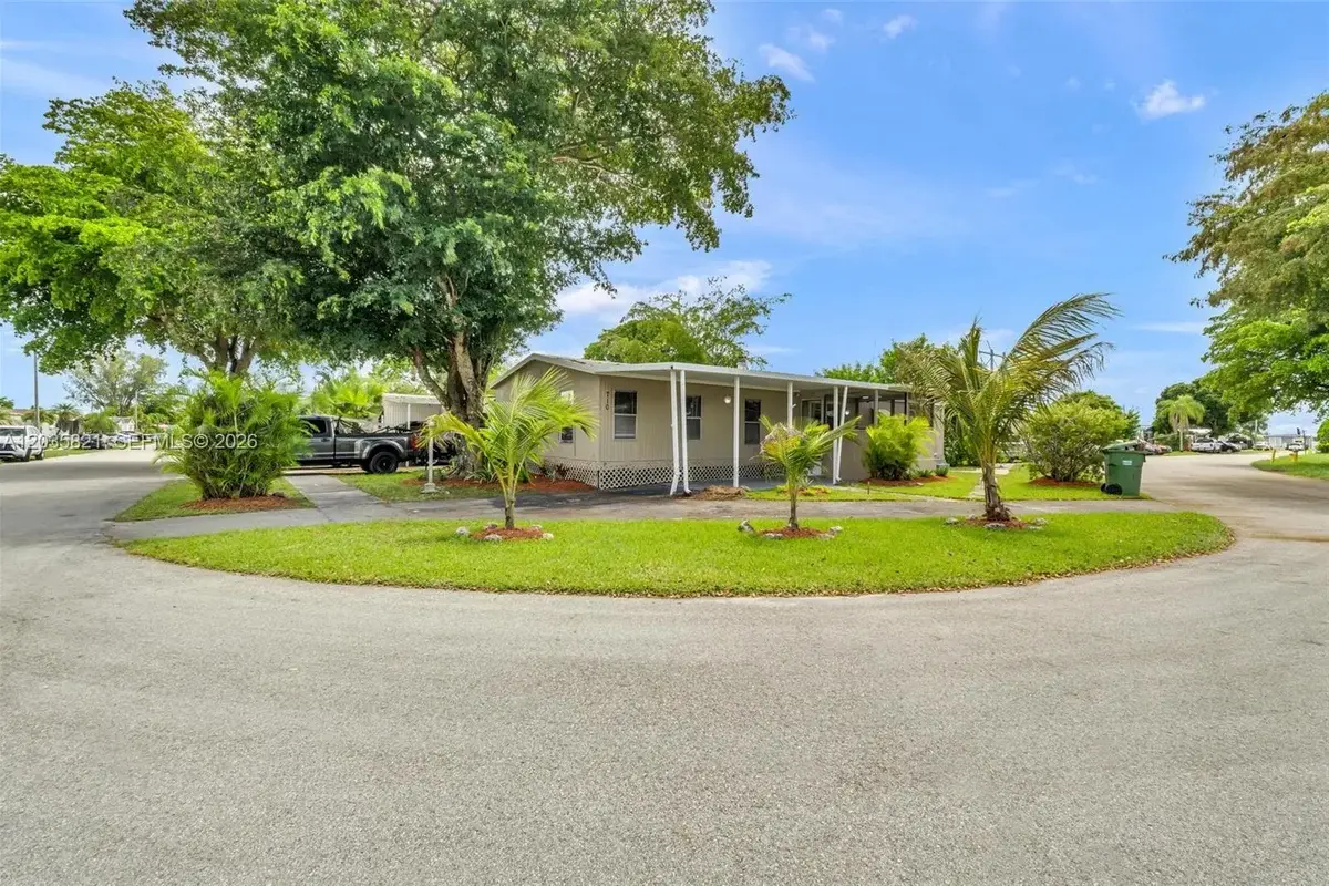 710 NW 217th Way, Pembroke Pines: photo 1 of 32