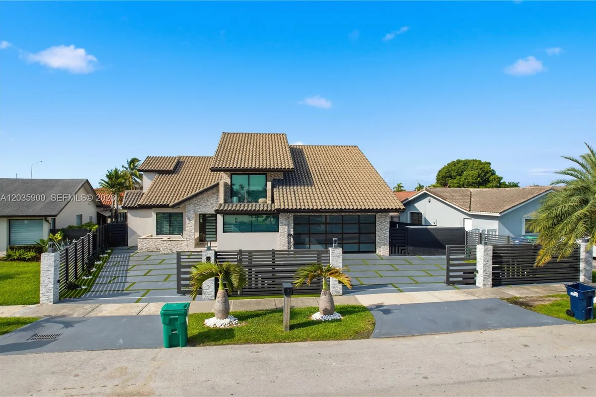 13330 SW 5th St, Miami: photo 1 of 56
